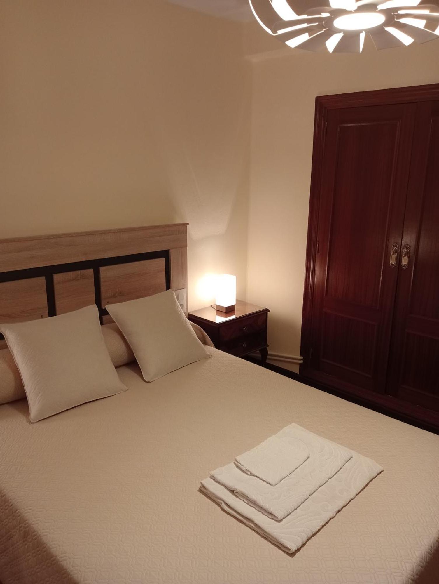 Habitacion Matrimonial Centro Ciudad オビエド エクステリア 写真
